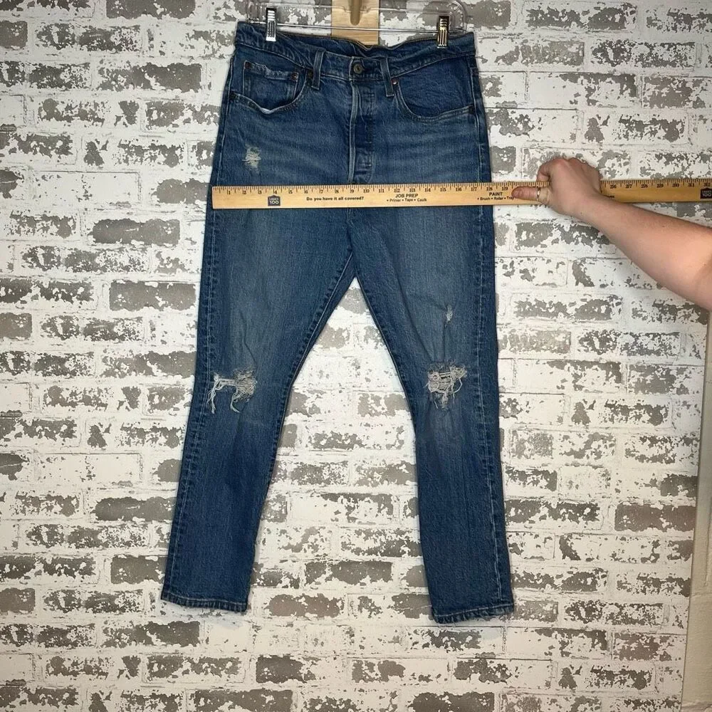 Levi’s | women curvy denim distressed jeans